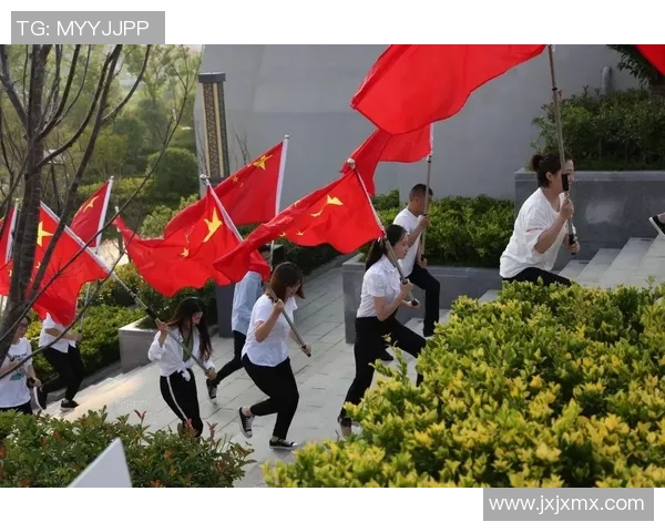 《众星齐声谱写绿茵梦想足球歌响彻全球激情四溢》 《众星齐声谱写绿茵梦想足球歌响彻全球激情四溢》